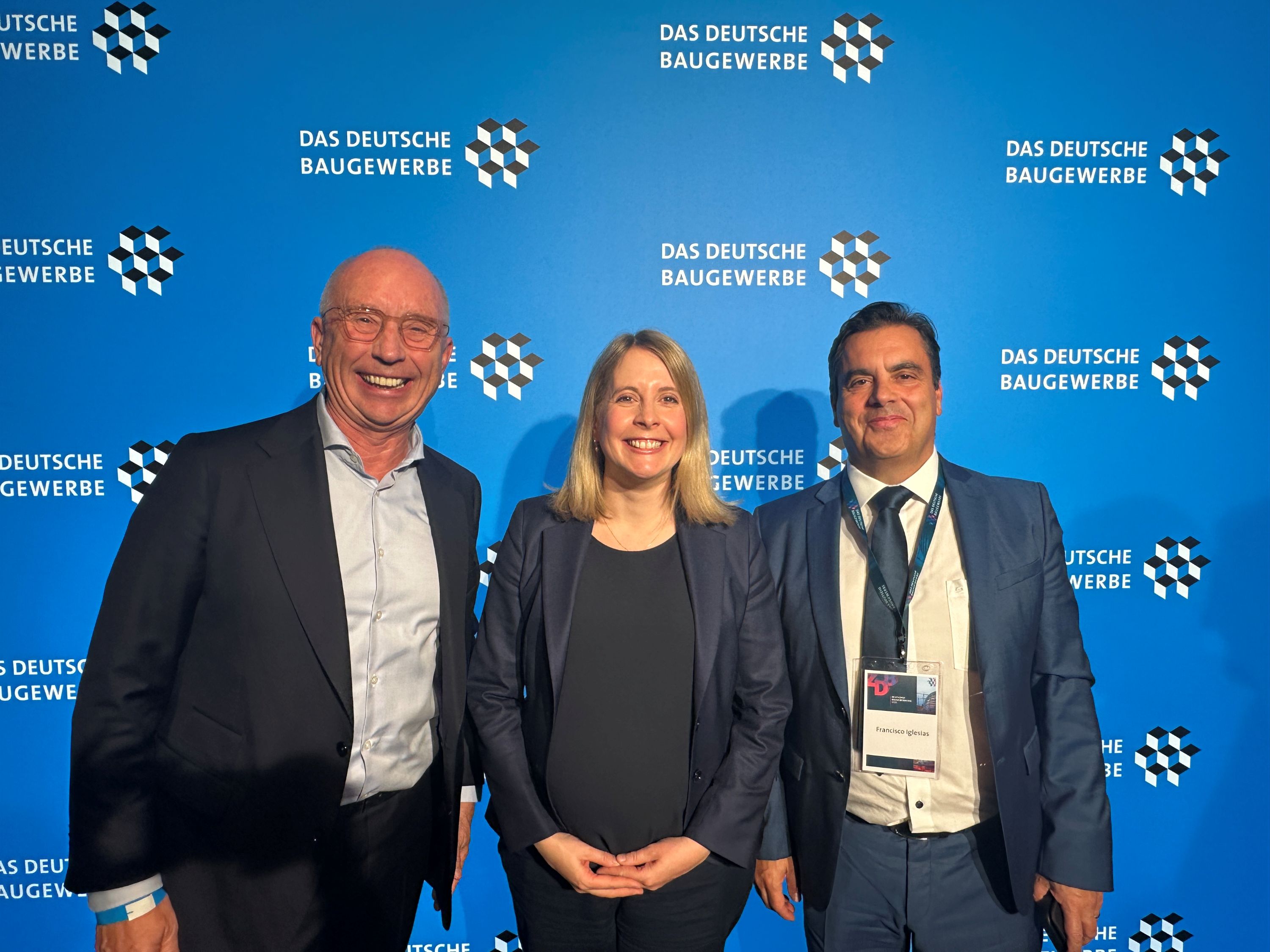 v.l.: Frank Schmeichel, Business Network, Bundesbauministerin Verena Hubertz, Francisco Iglesias, FIV.Energy | BERLINboxx